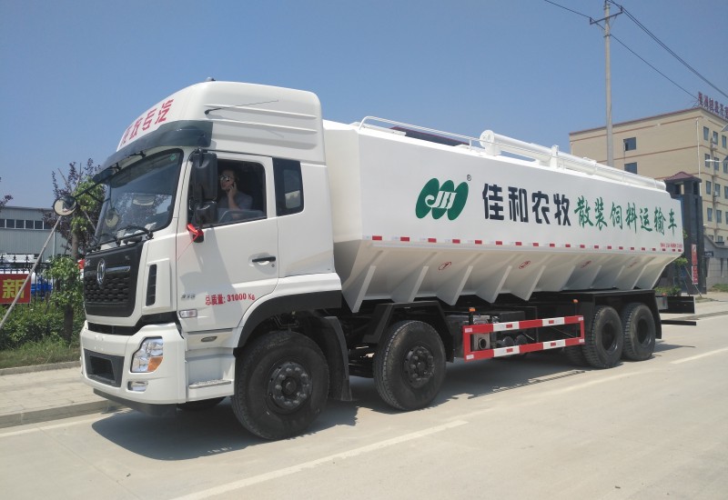 液壓散裝飼料車是怎么操作的？要注意哪些事項？